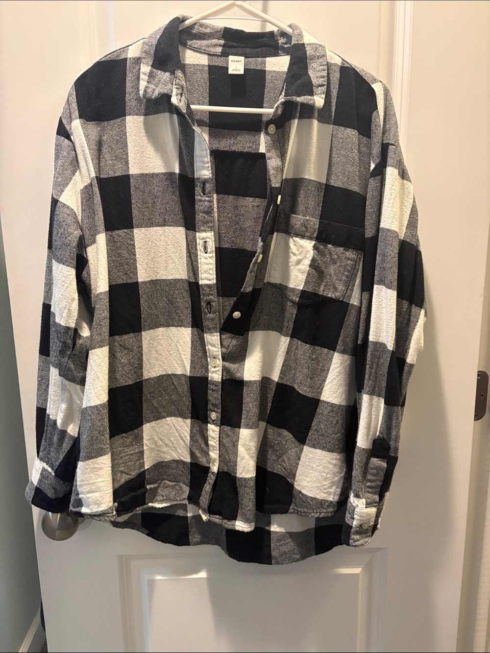 Women Large Black & White Buffalo Plaid Button-Up Shirt